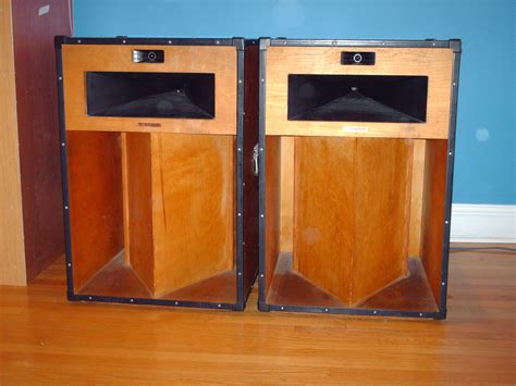 The HDT-600 has 4 glossy satellite <strong>speakers</strong>, a center channel, and a sub. . Used klipsch speakers